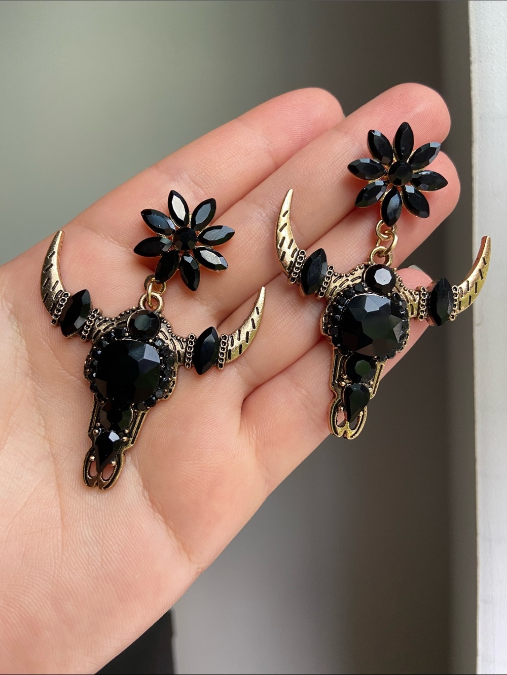NEW! Trendy Black Crystal Bull Skull Drop Earrings. A2-57 - Picture 3 of 5
